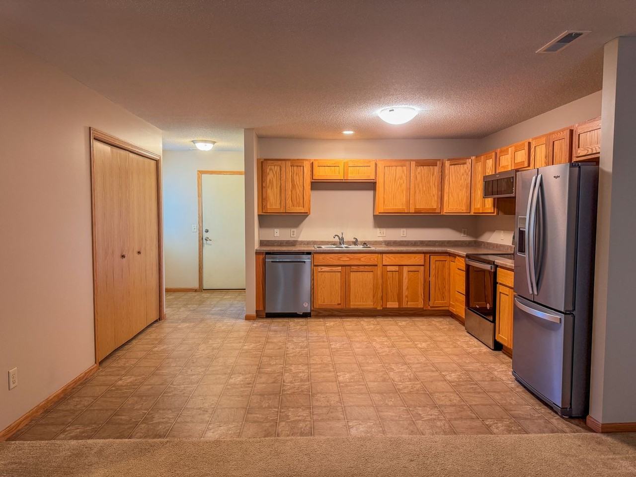 1611 Gunston Dr Apt A - Photo 2 of 19