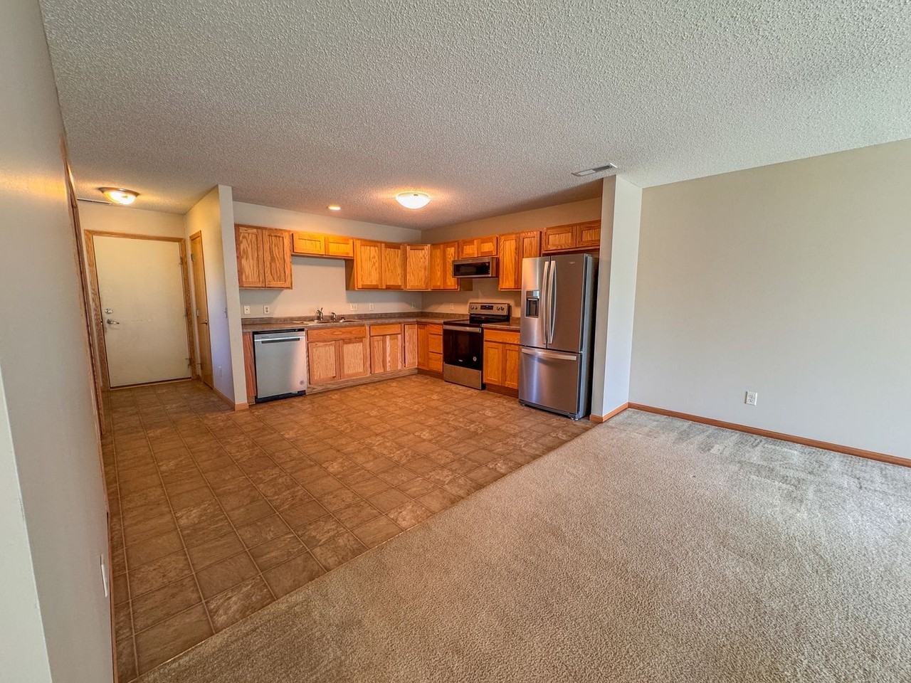 1611 Gunston Dr Apt A - Photo 3 of 19