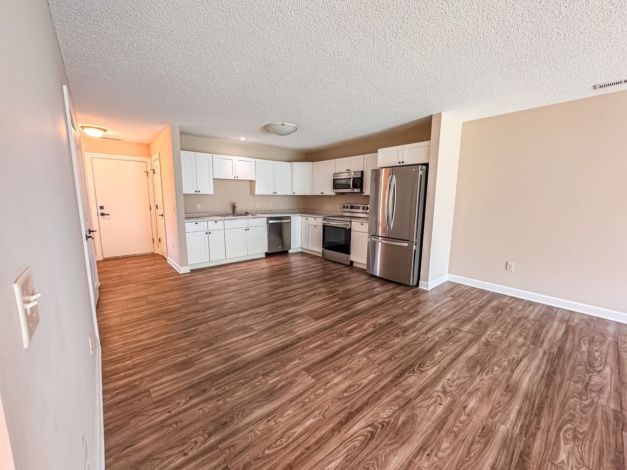 1627 Gunston Dr Apt C - Photo 5 of 20