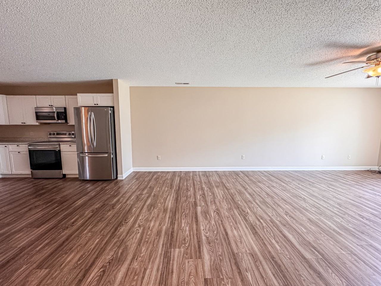 1627 Gunston Dr Apt C - Photo 6 of 20