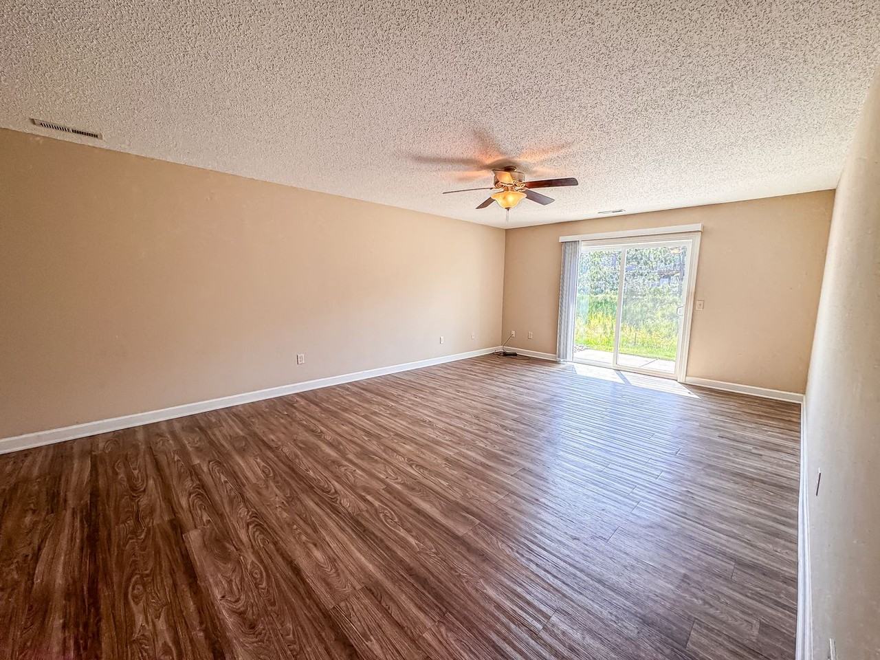 1627 Gunston Dr Apt C - Photo 7 of 20