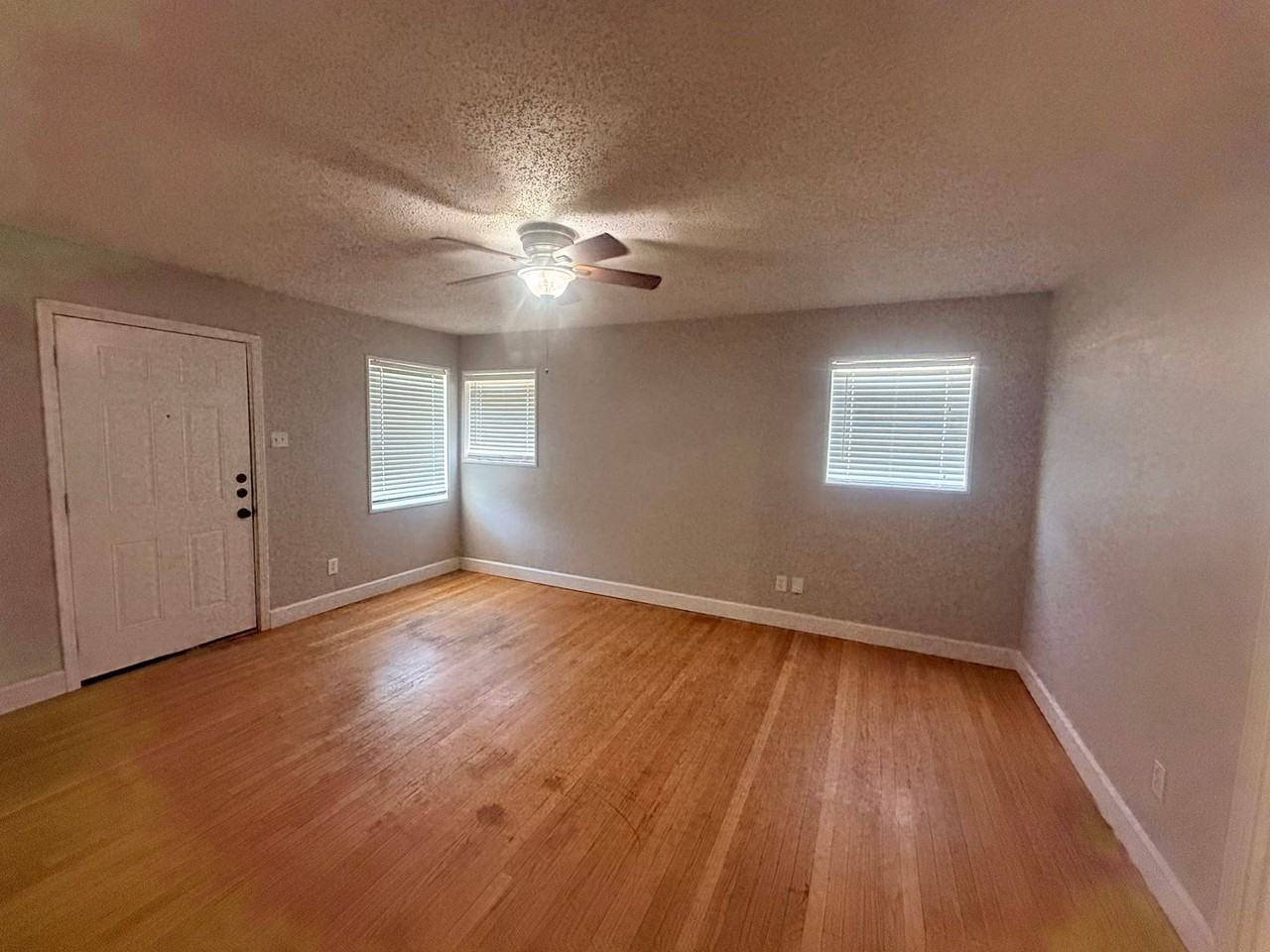 3712 26th St - Photo 2 of 9