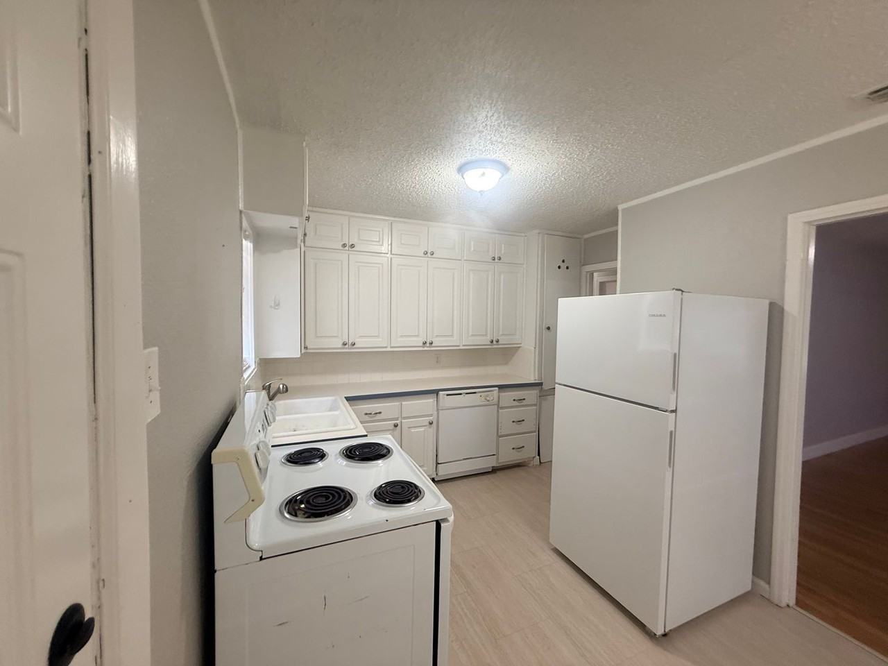 3712 26th St - Photo 3 of 9