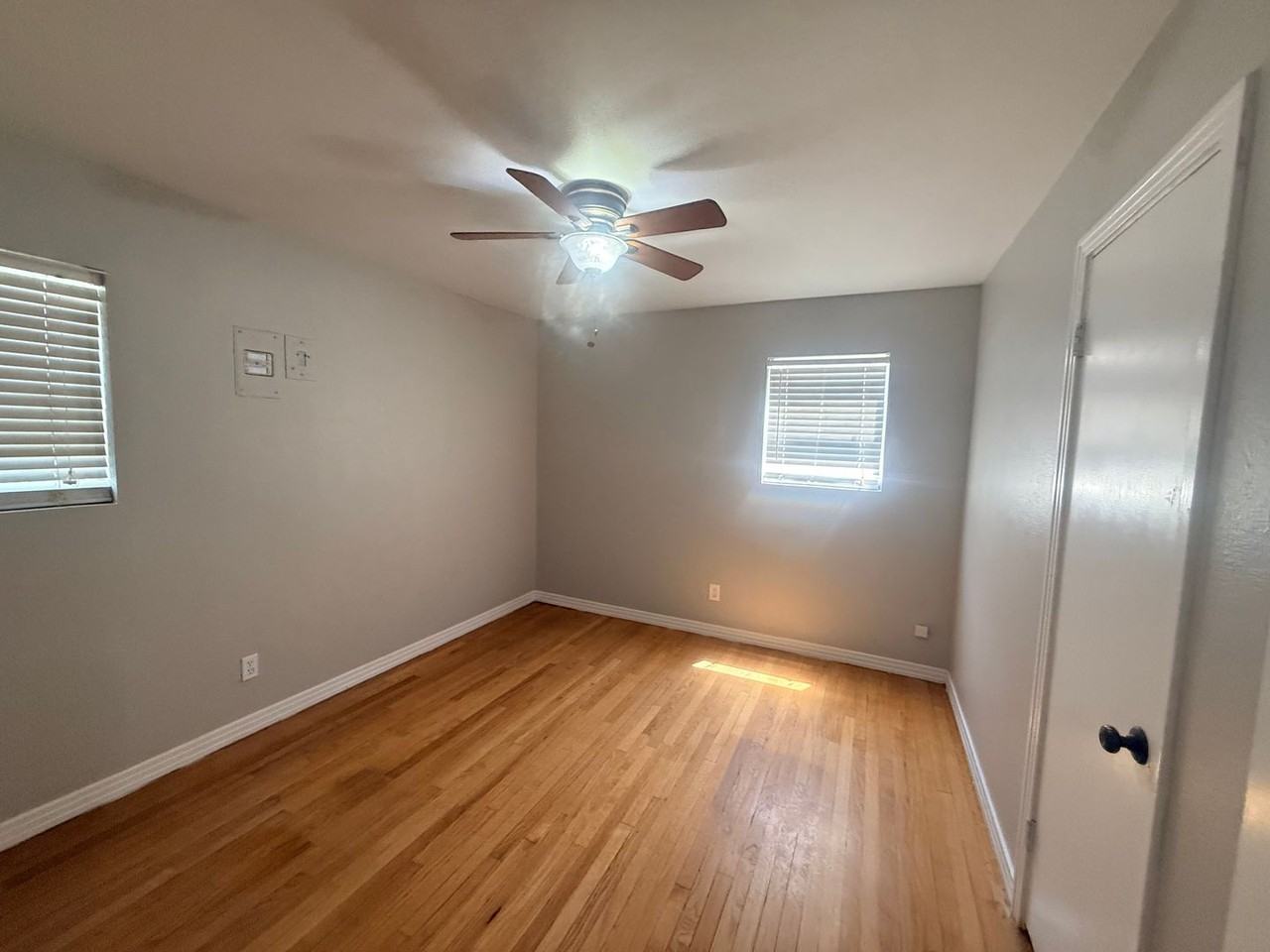3712 26th St - Photo 7 of 9