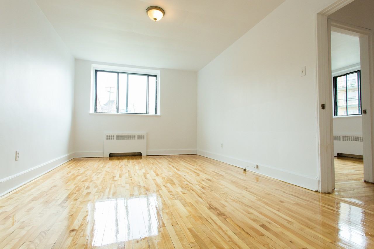 6001 Ch De La Côte-Saint-Luc — photo 3