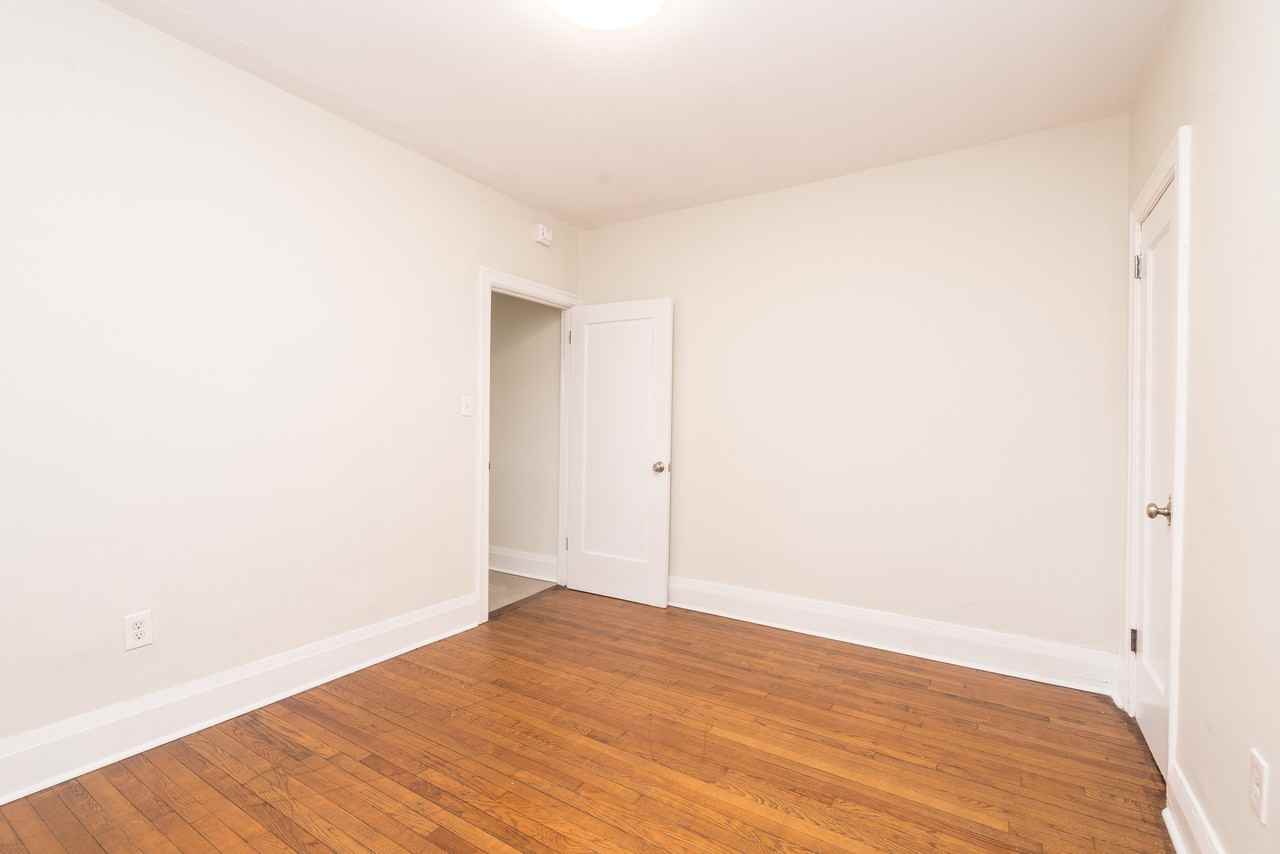 1 Claude Avenue - Photo 5 of 12