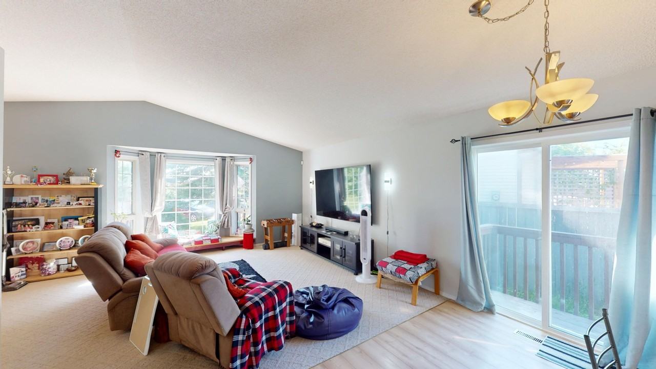 44 Covington Mews Ne - Photo 2 of 22