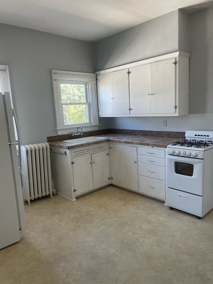 1015 Madison St - Photo 3 of 10