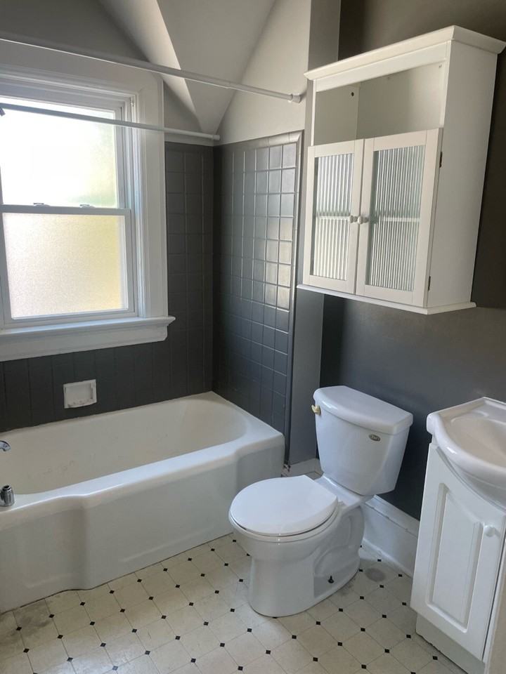 1015 Madison St - Photo 5 of 10
