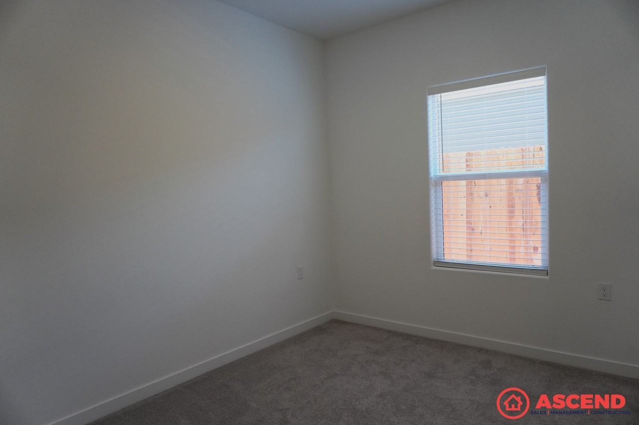 8206 Wandesford Dr - Photo 5 of 23
