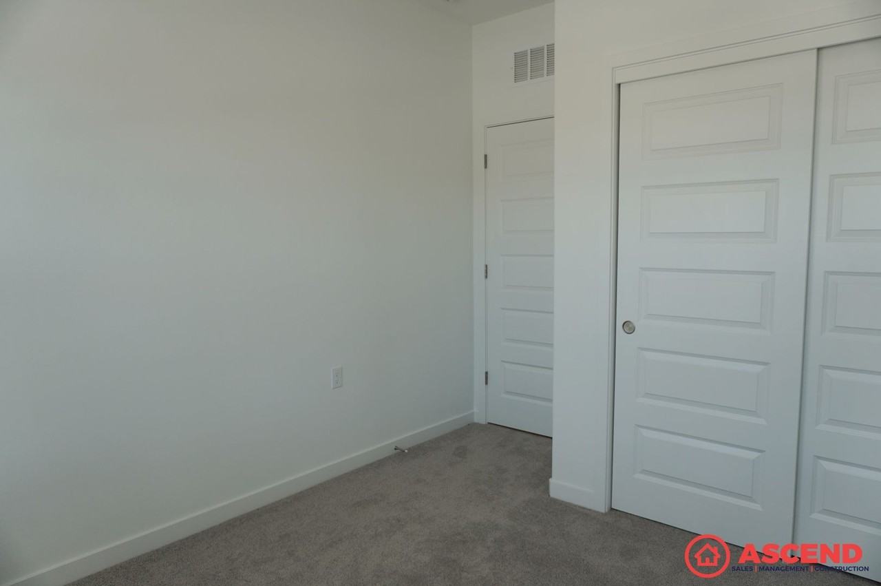 8206 Wandesford Dr - Photo 6 of 23