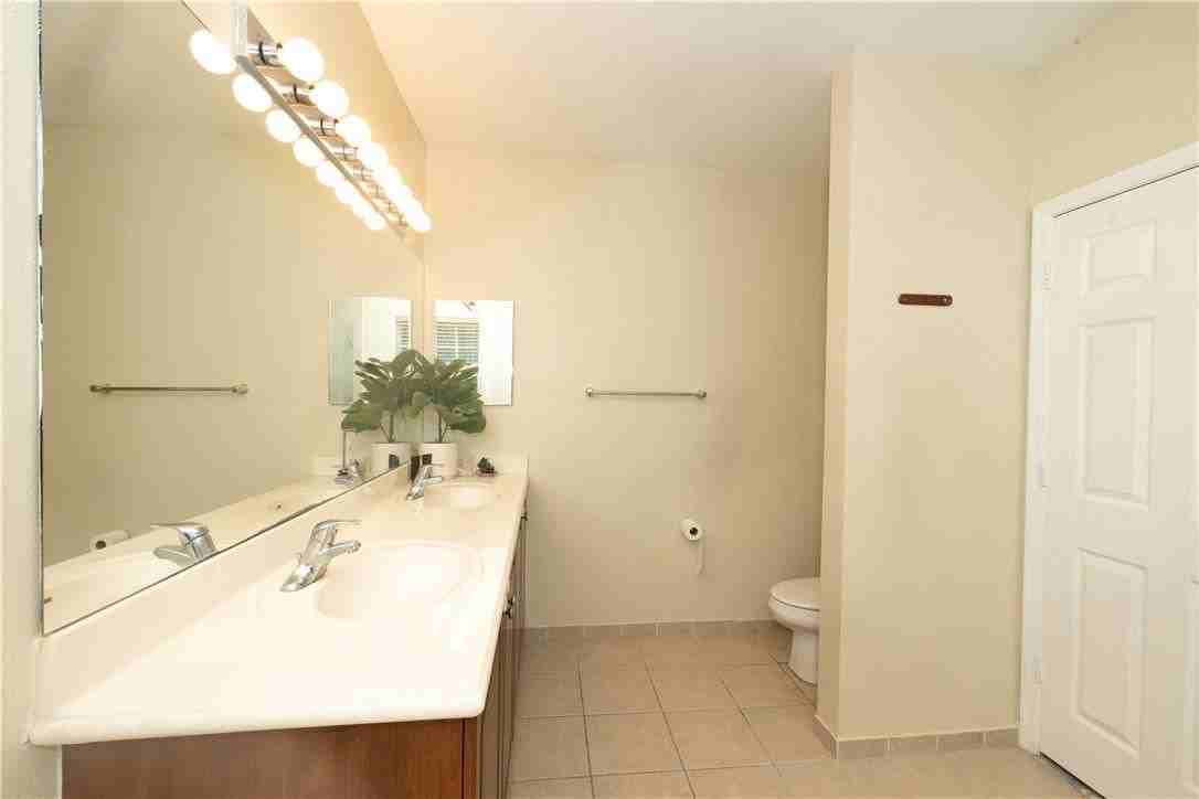 2761 Sw 85th Ave - Photo 3 of 11