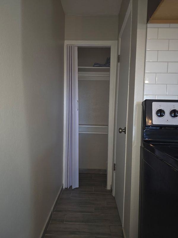 104 E Roosevelt Ave ##4 - Photo 5 of 9