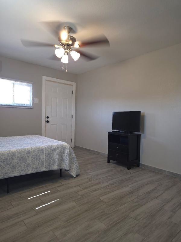 104 E Roosevelt Ave ##4 - Photo 7 of 9