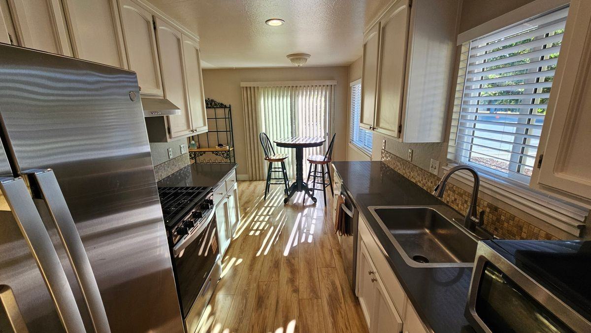 1988 Linden St - Photo 3 of 4