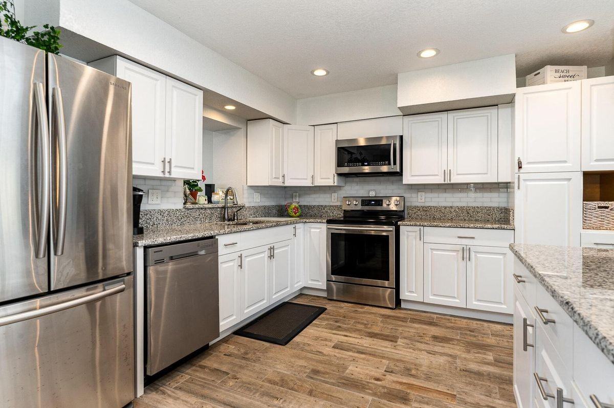 1052 Pinetree Dr - Photo 5 of 13