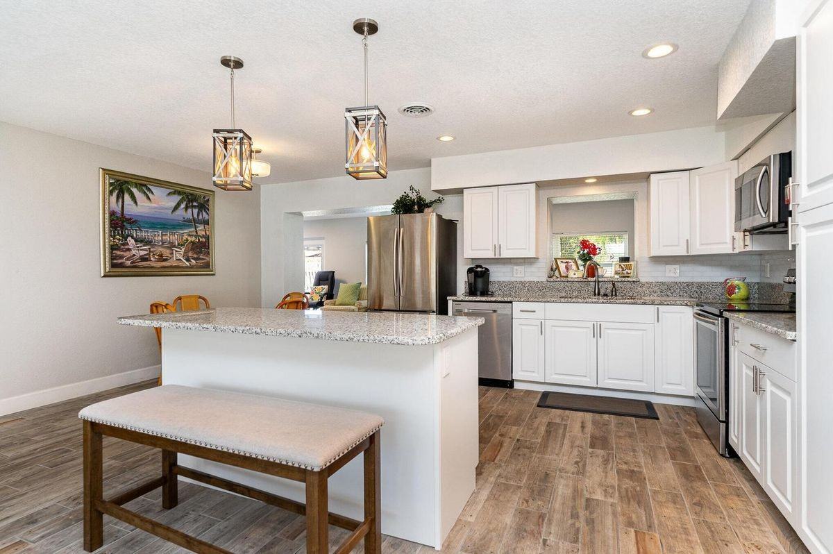 1052 Pinetree Dr - Photo 6 of 13