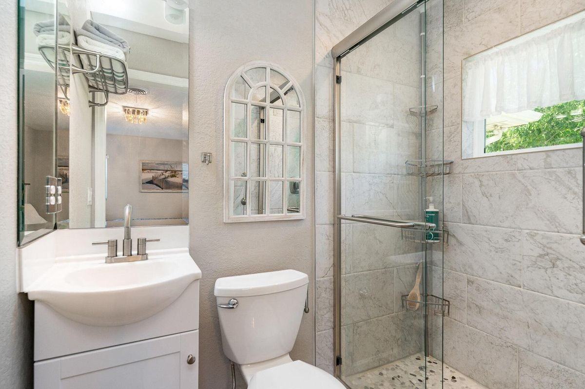 1052 Pinetree Dr - Photo 7 of 13