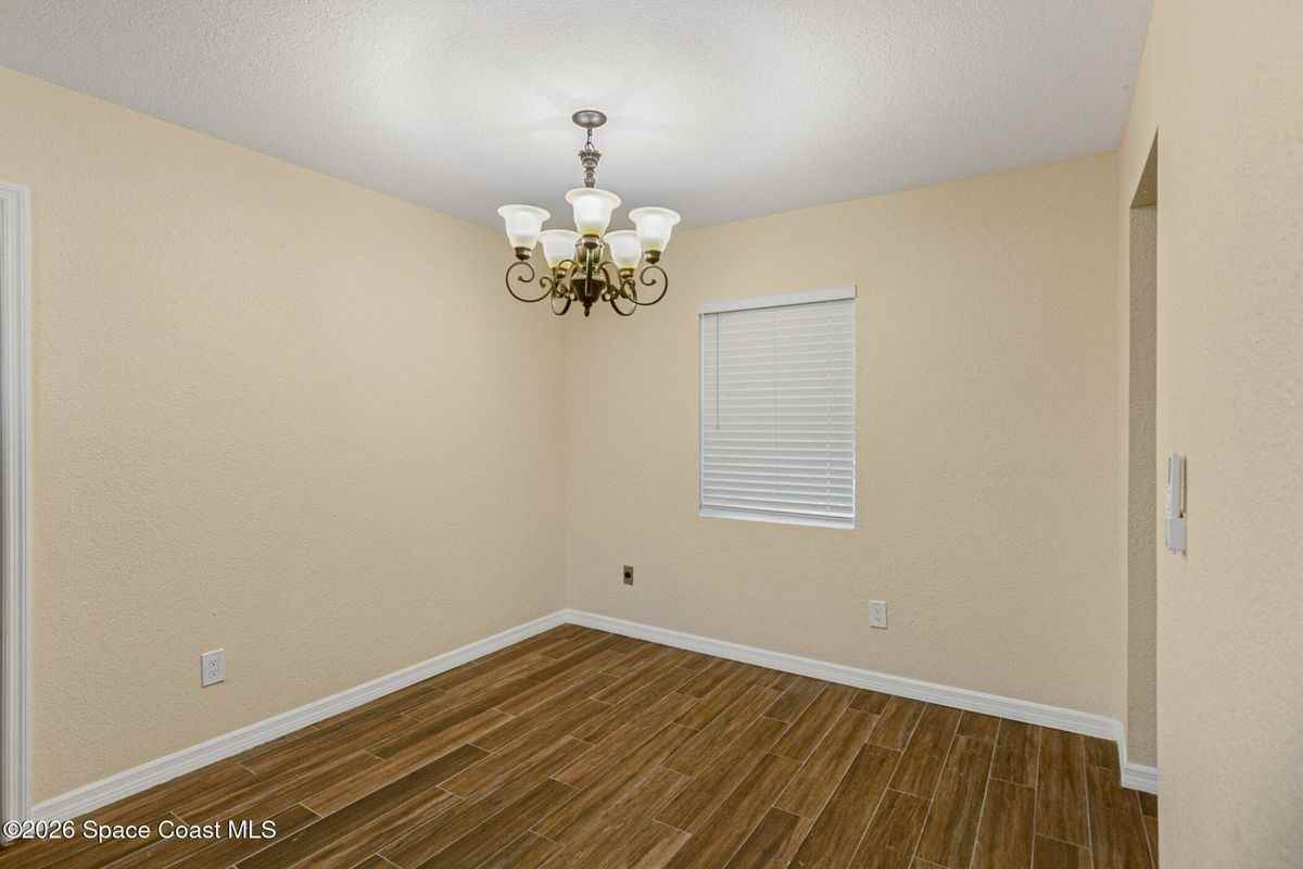 175 Nw Valencia Rd - Photo 6 of 24