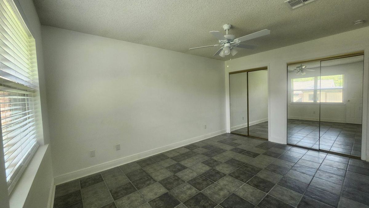 206 Canberra Ct - Photo 2 of 9