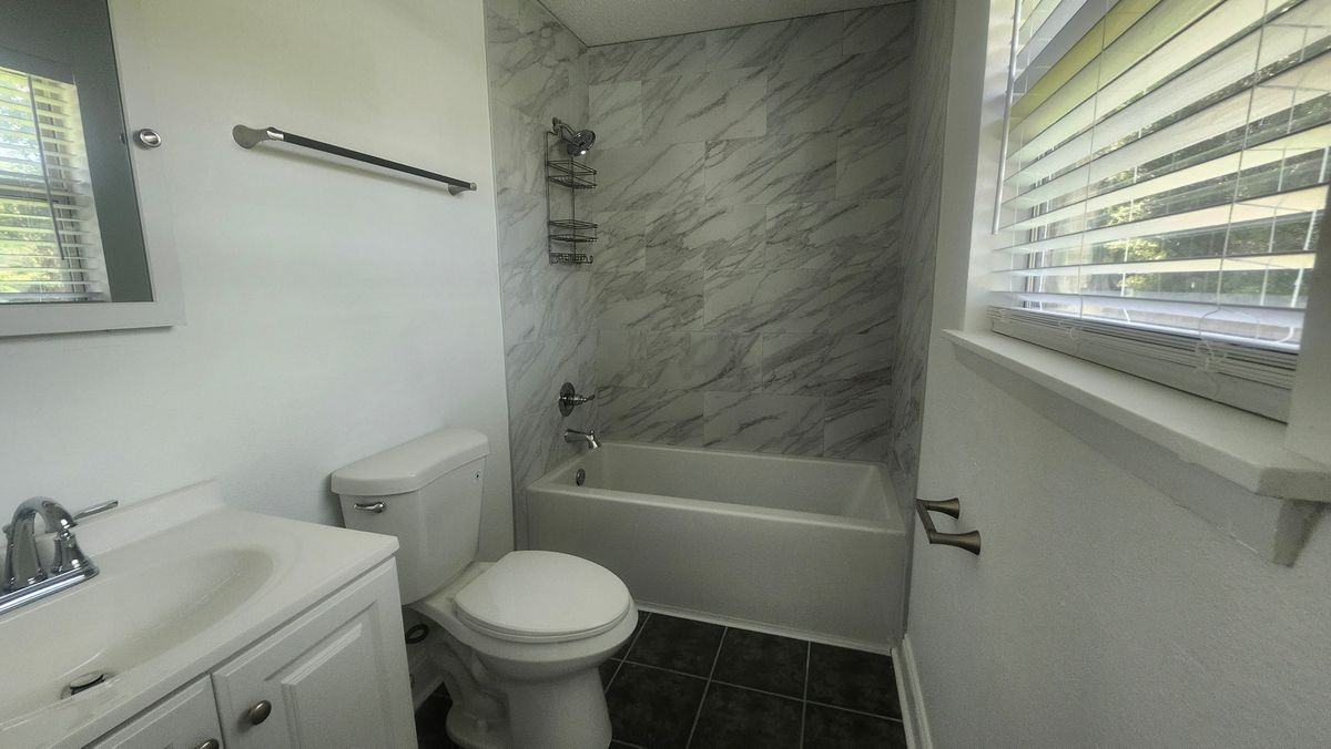 206 Canberra Ct - Photo 4 of 9