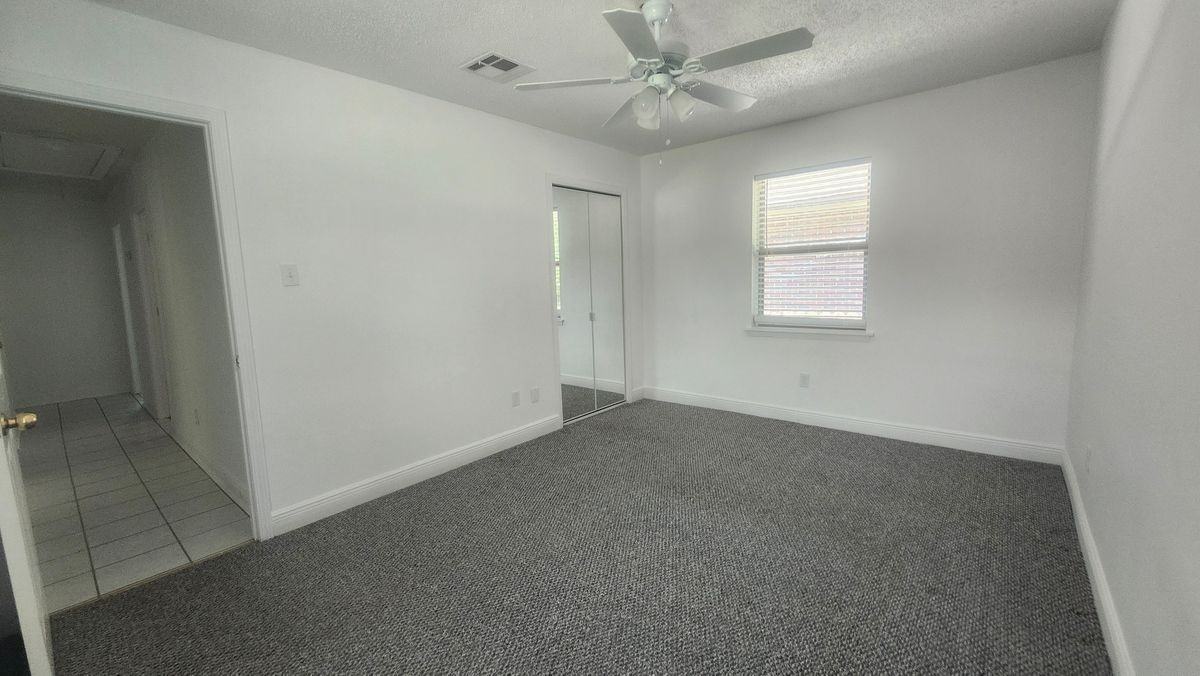 206 Canberra Ct - Photo 5 of 9