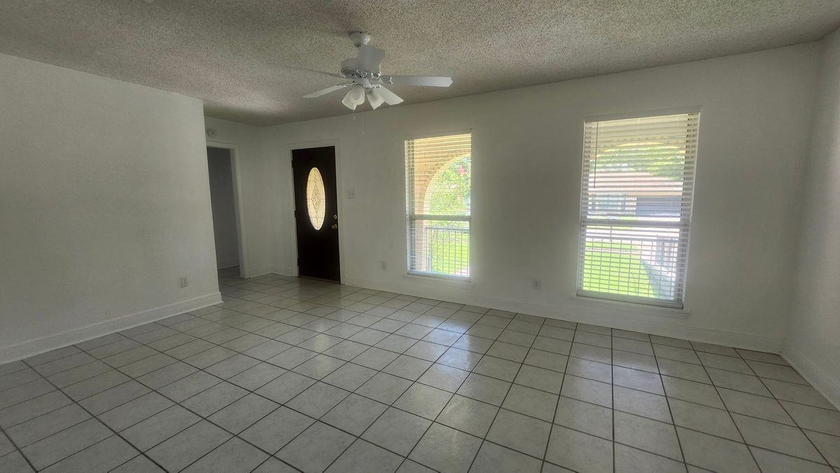206 Canberra Ct - Photo 6 of 9