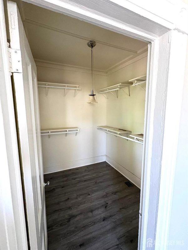 1184 Fulton St - Photo 4 of 12