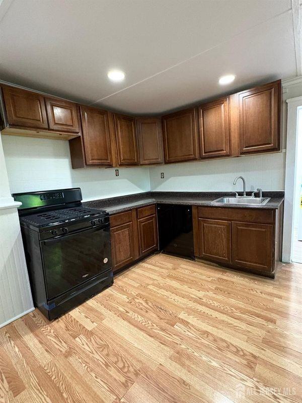1184 Fulton St - Photo 7 of 12