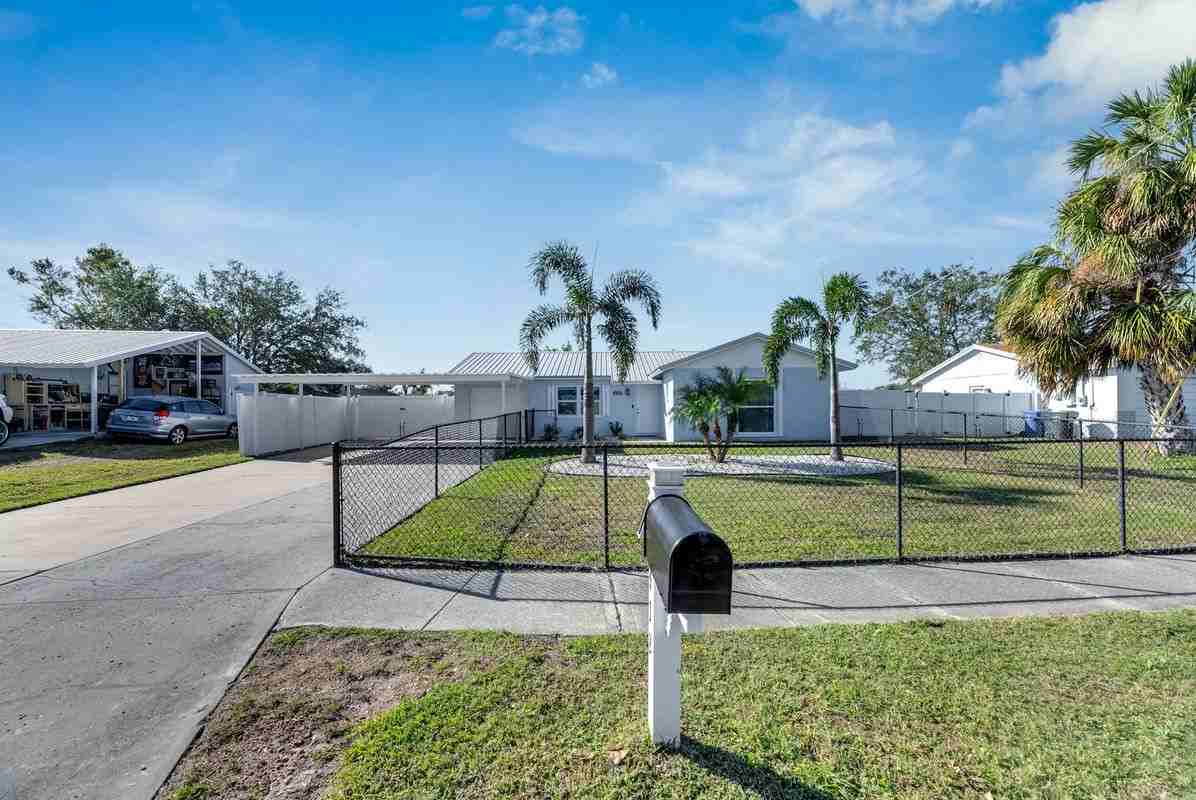 412 Flamingo Dr - Photo 2 of 35
