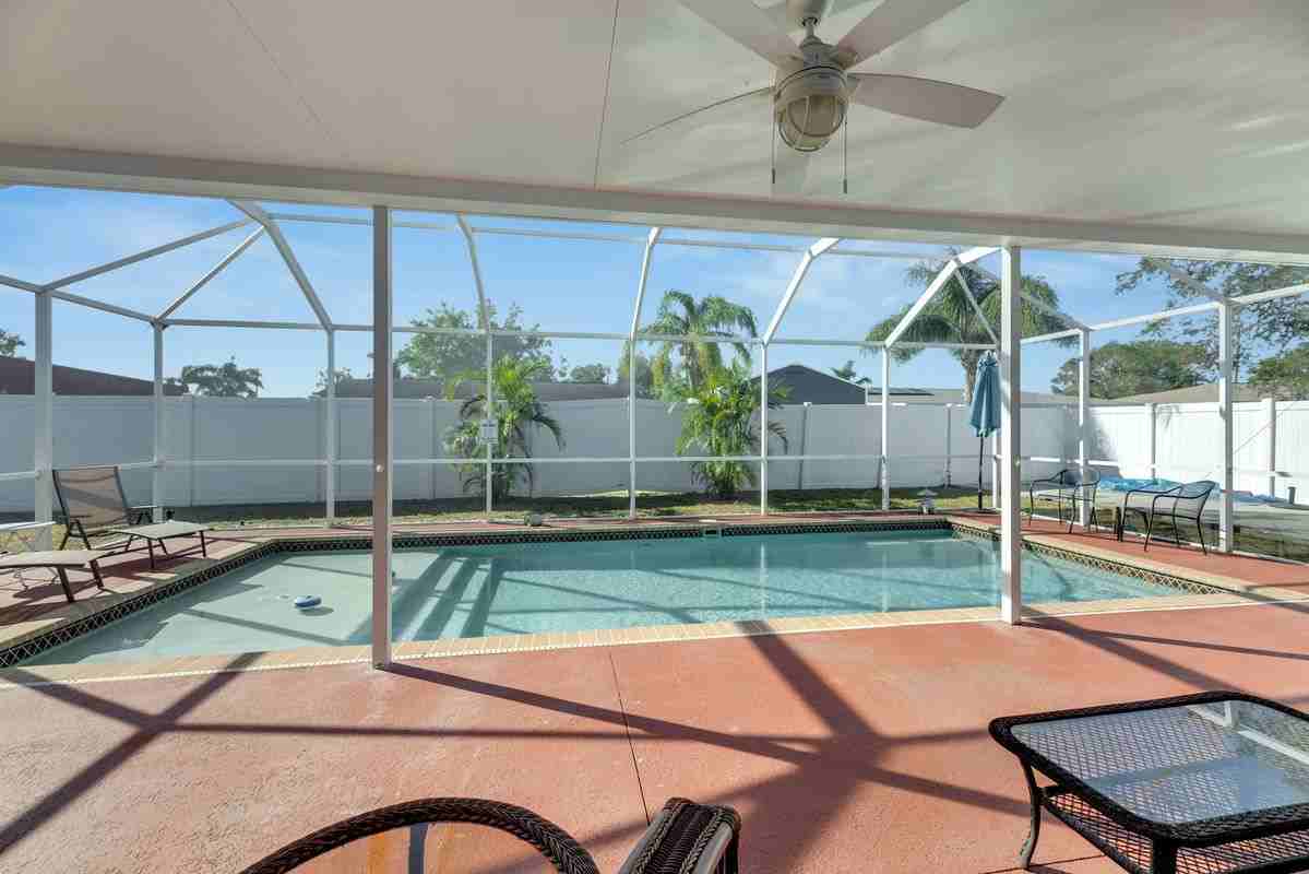 412 Flamingo Dr - Photo 3 of 35