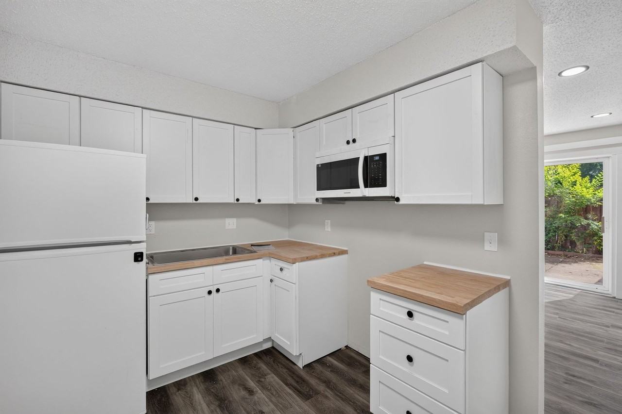 1645 Nw 84th St #3 - Photo 6 of 15