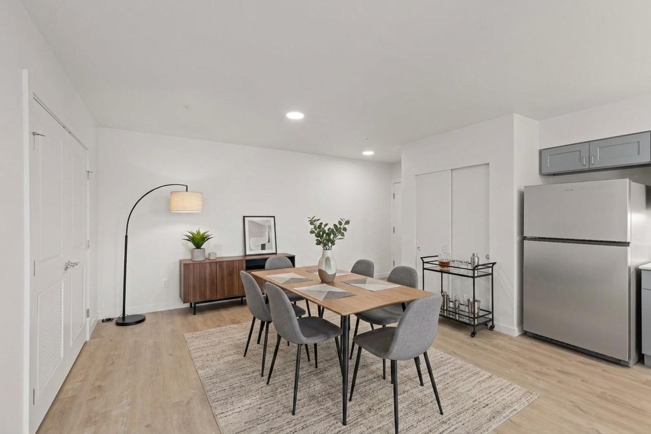 429 Bay Street - Photo 6 of 50