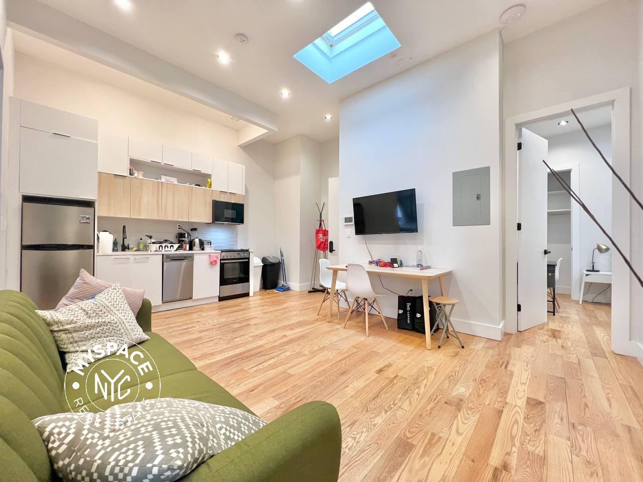 879 Cypress Ave #3L - Photo 2 of 13