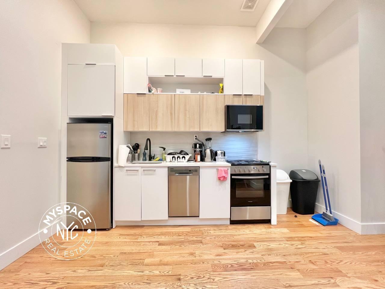 879 Cypress Ave #3L - Photo 4 of 13