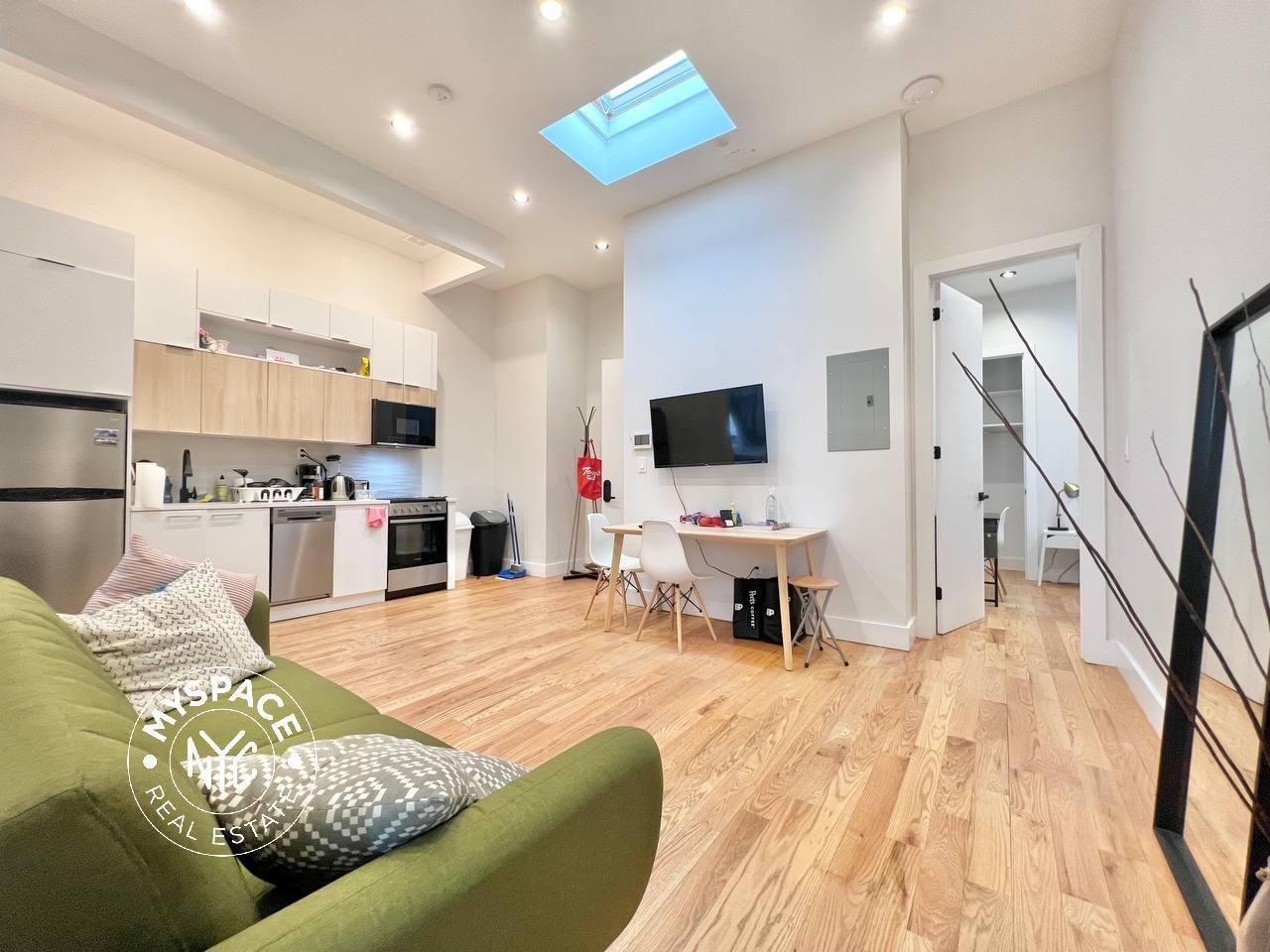 879 Cypress Ave #3L - Photo 5 of 13