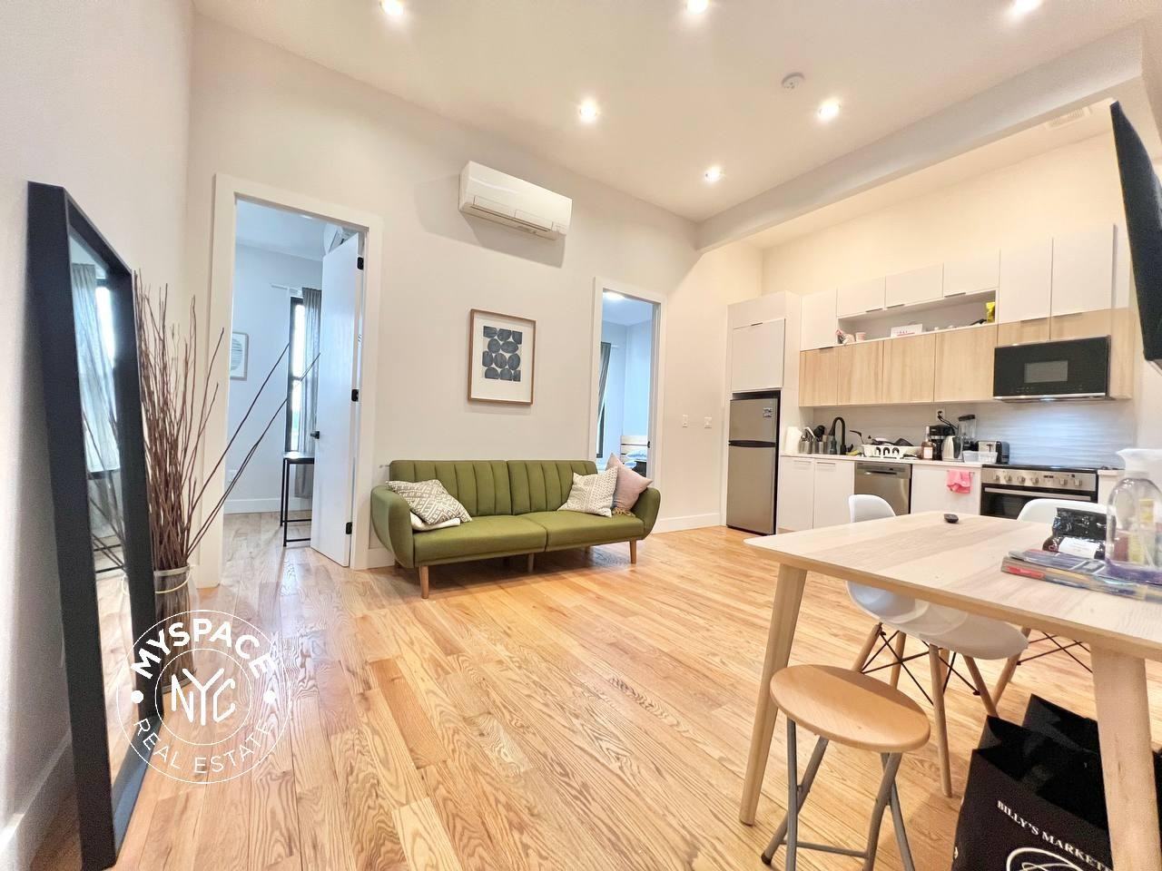 879 Cypress Ave #3L - Photo 7 of 13