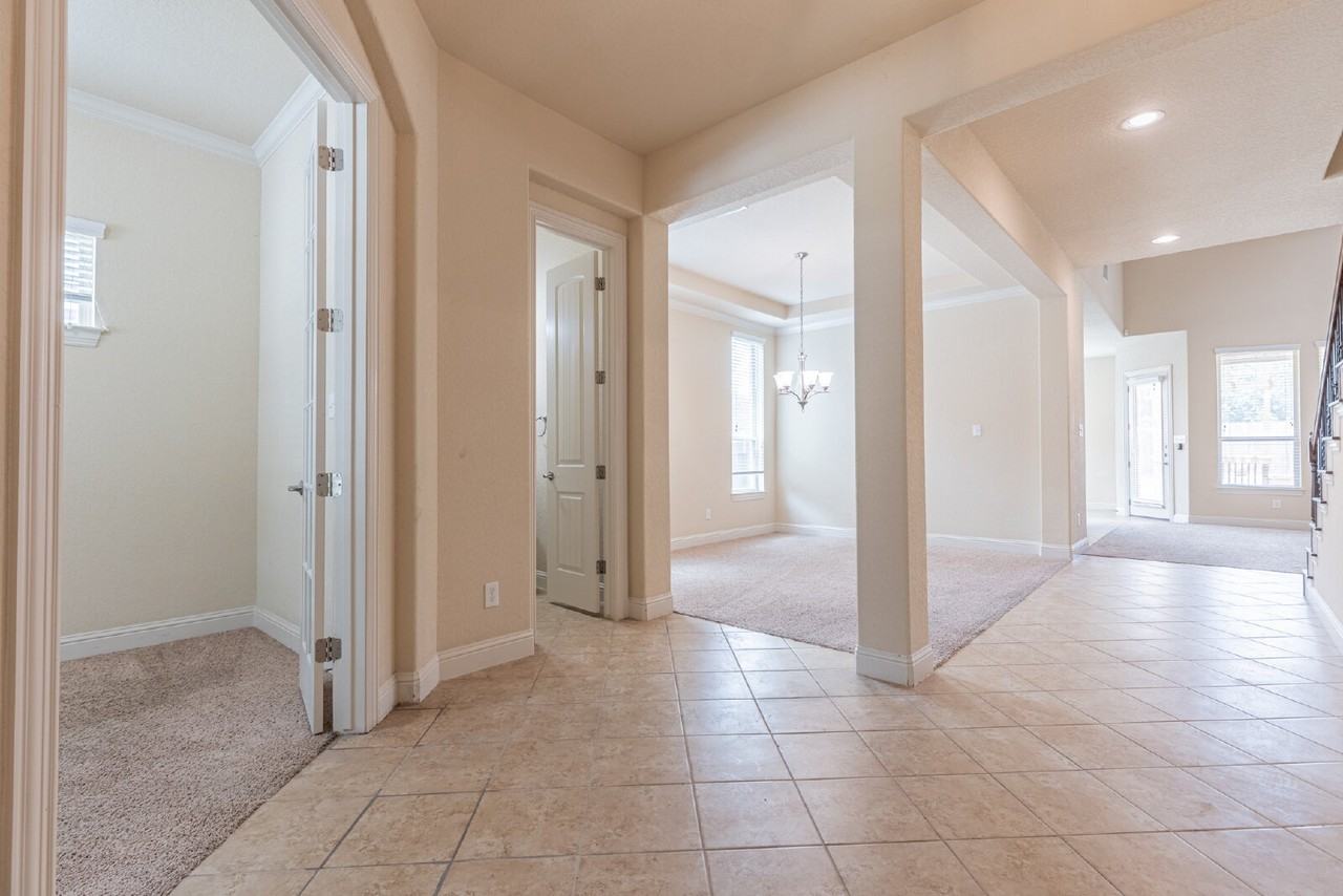 8103 Mystic Chase - Photo 3 of 49