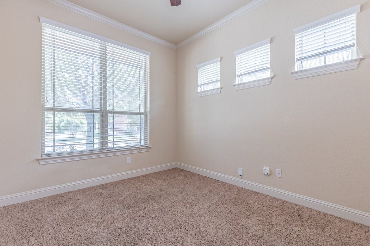 8103 Mystic Chase - Photo 4 of 49