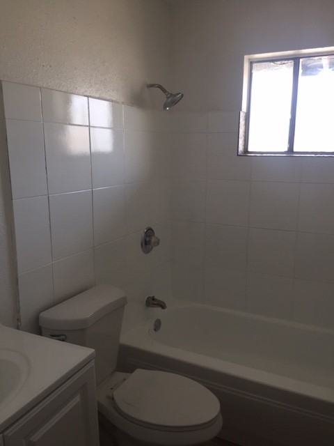 2139 W Glenrosa Ave #2 - Photo 6 of 10
