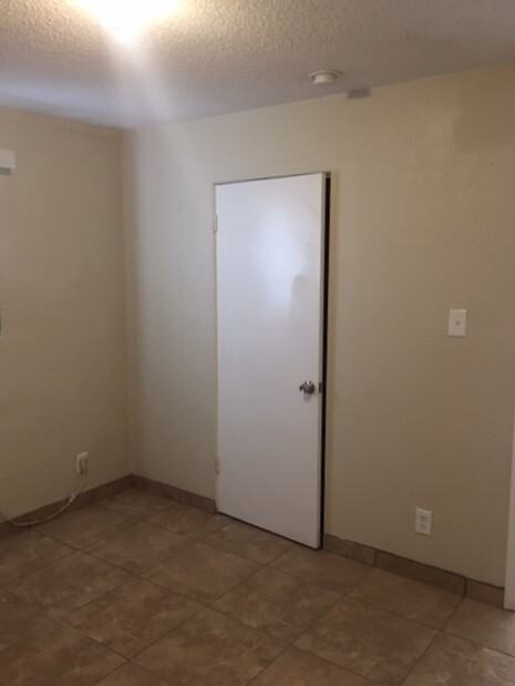 2139 W Glenrosa Ave #2 - Photo 2 of 10