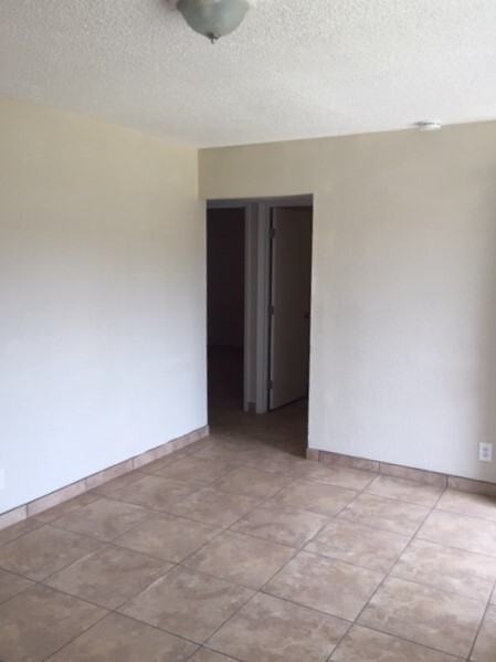 2139 W Glenrosa Ave #2 - Photo 3 of 10