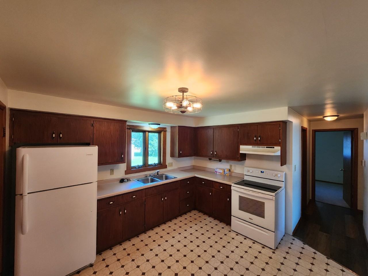 1736 E Amelia St - Photo 4 of 10