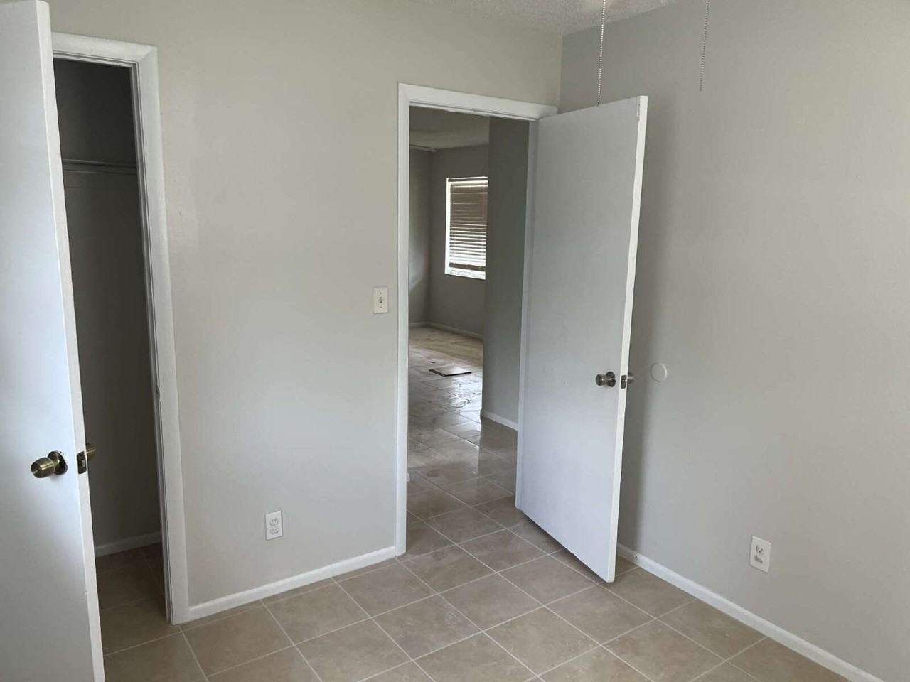 1641 Linwood Ave - Photo 2 of 8