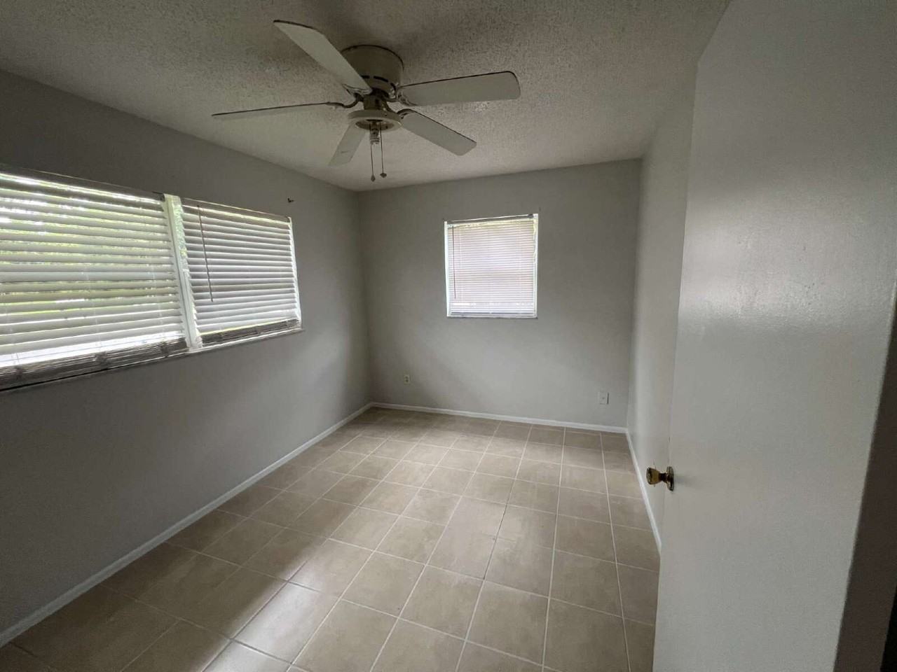 1641 Linwood Ave - Photo 3 of 8