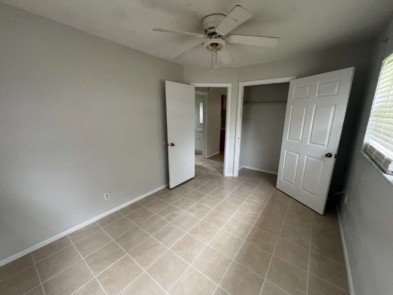 1641 Linwood Ave - Photo 4 of 8
