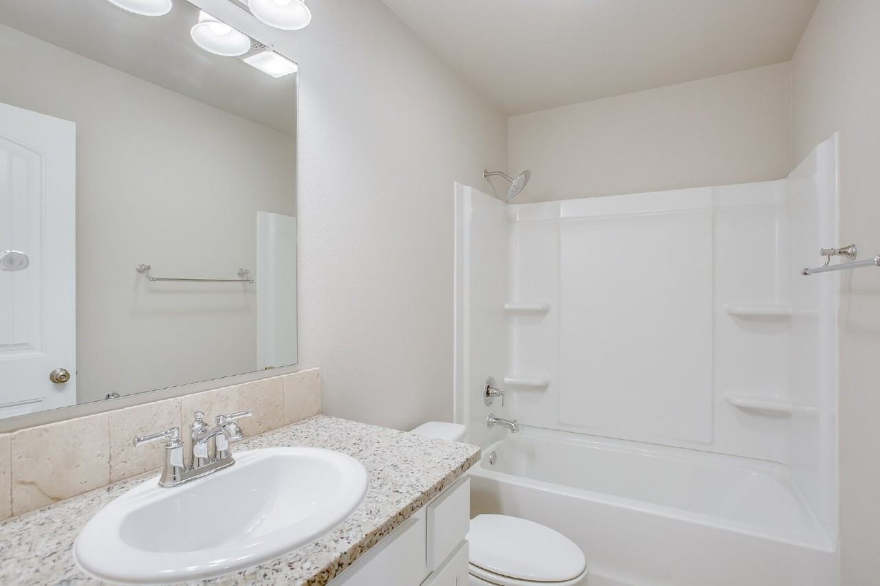 14204 Vernon Ave - Photo 3 of 15