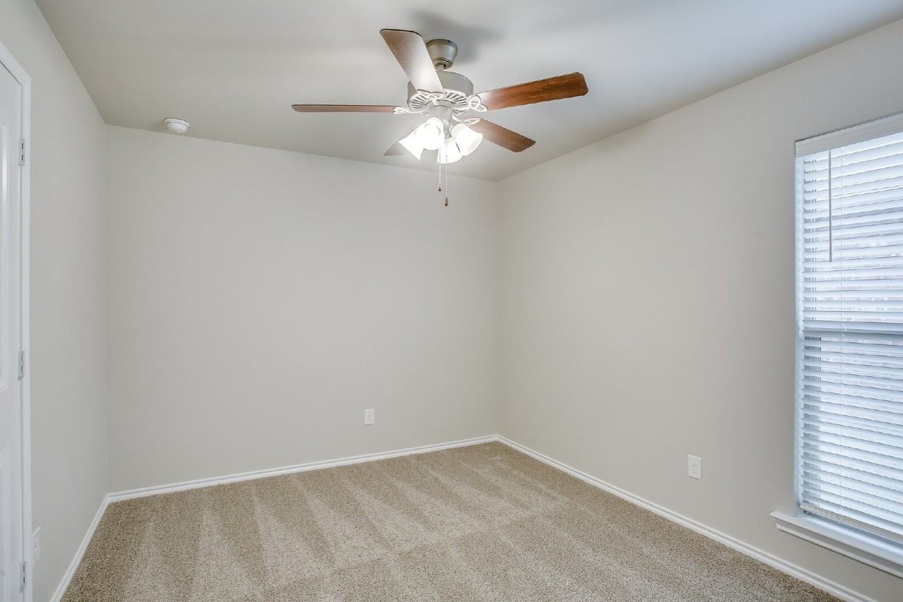 14204 Vernon Ave - Photo 4 of 15