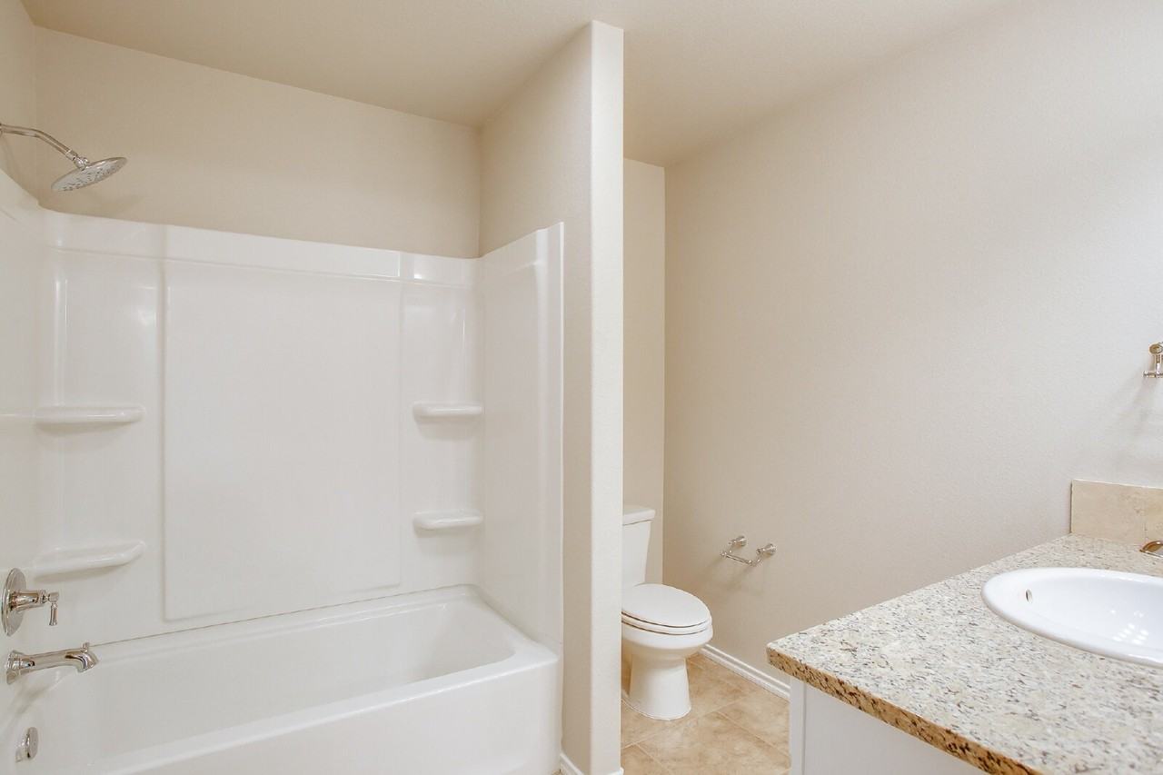 14204 Vernon Ave - Photo 7 of 15