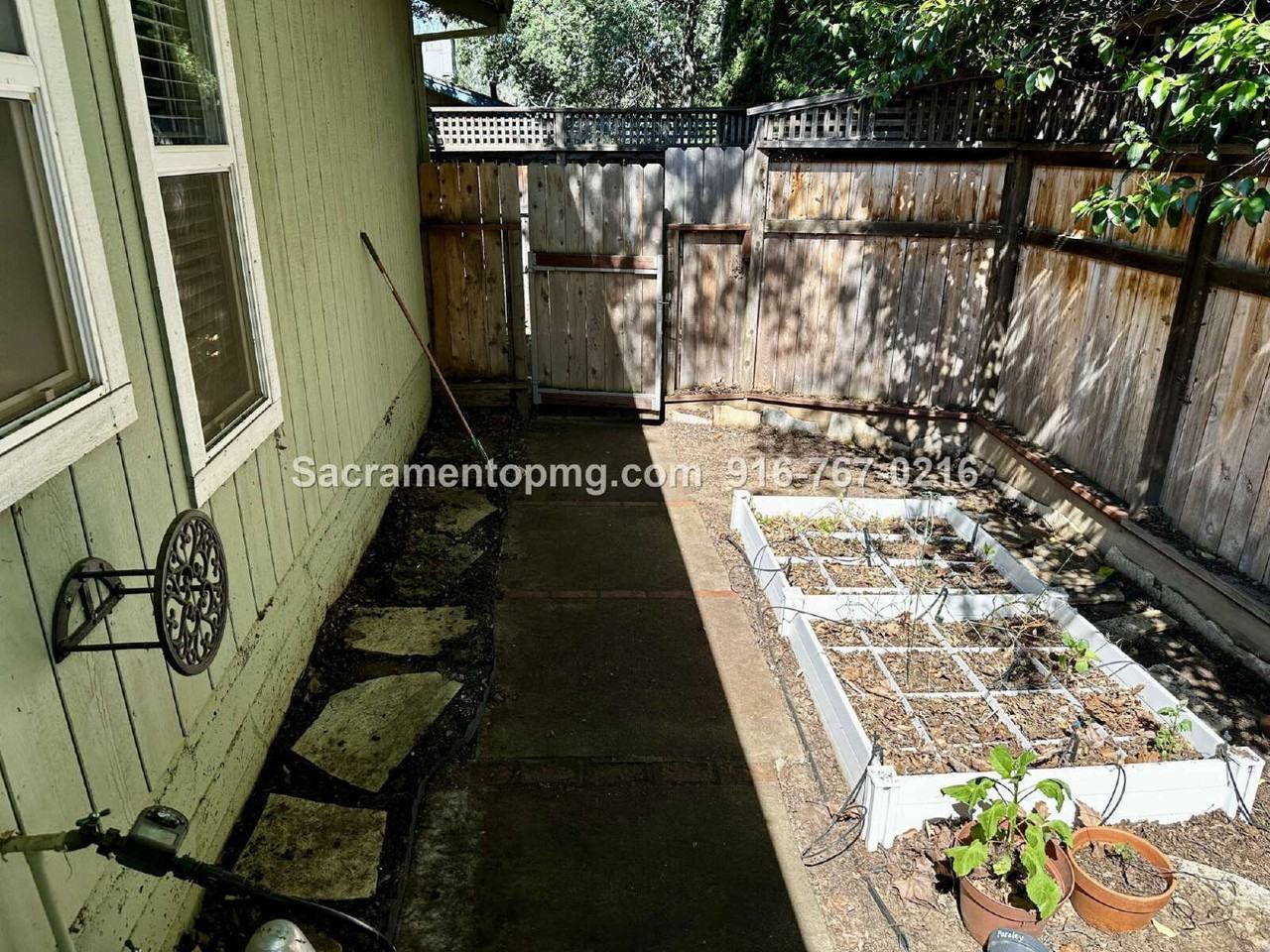 1283 Live Oak Ln - Photo 4 of 34